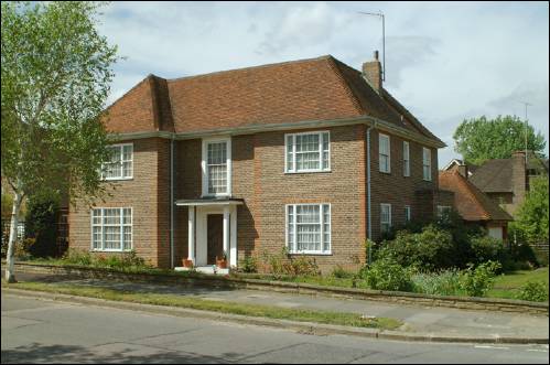 48 Winnington Road a